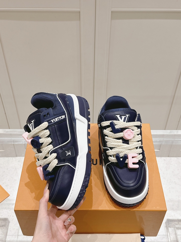 ルイヴィトン靴背面デザイン